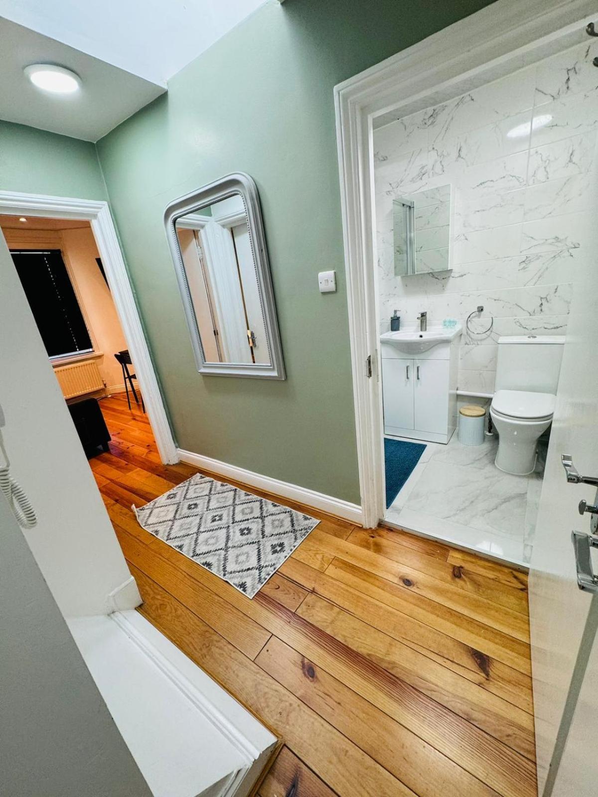 Notting Hill Guest Flat Apartment อีลลิง ภายนอก รูปภาพ